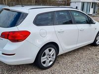 Gebraucht Opel Astra Design Edition 110 PS (80 kW) 2012 Weiß Kombi