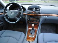 Gebraucht Mercedes E200 Elegance 163 PS (119 kW) 2003 Teallitblau Limousine