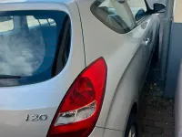Gebraucht Hyundai i20 77 PS (56 kW) 2013 Silber Kleinwagen