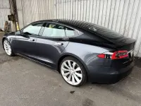 Usado Tesla Model S 309 kW (421 CV) 2016 Gris Utilitario