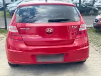 Gebraucht Hyundai i30 109 PS (80 kW) 2010 Rot Limousine
