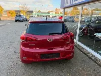 Gebraucht Hyundai i20 101 PS (74 kW) 2016 Rot Kleinwagen