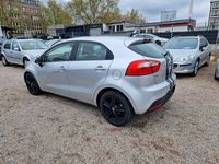 Second-hand Kia Rio Spirit 90 CP (66 kW) 2012 Argintiu Berlinǎ