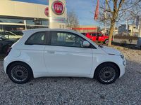 Gebraucht Fiat 500e 86 kW (118 PS) 2023 Gelatto weiß Kleinwagen