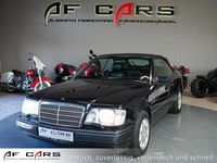 Gebraucht Mercedes E220 150 PS (110 kW) 1995 Smaragdschwarz metallic 189 Cabrio