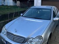 Gebraucht Mercedes 220 150 PS (110 kW) 2005 Silber Limousine