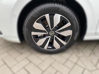 Gebraucht VW Golf VIII Move 116 PS (85 kW) 2023 Pure white Kombi