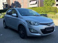 Gebraucht Hyundai i20 Classic 86 PS (63 kW) 2013 Silber Kleinwagen