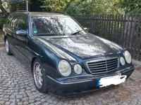 Gebraucht Mercedes E240 Avantgarde 170 PS (125 kW) 2002 Schwarz Limousine