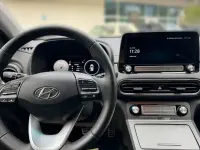 Gebraucht Hyundai Kona Trend 100 kW (136 PS) 2023 Rot SUV