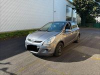 Gebraucht Hyundai i20 79 PS (58 kW) 2011 Grau Kleinwagen