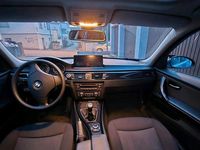 Gebraucht BMW 318 129 PS (94 kW) 2007 Grau Limousine