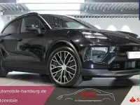 Second-hand Porsche Macan 4 Electric 300 kW (408 CP) 2024 Negru SUV