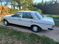 Gebraucht Mercedes E300 88 PS (64 kW) 1979 Weiß Limousine