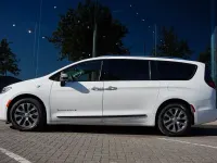 Używany Chrysler Pacifica 359 KM (264 kW) 2023 Biały SUV