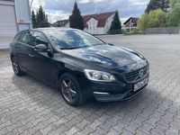 Używany Volvo V60 150 KM (110 kW) 2016 Czarny Kombi