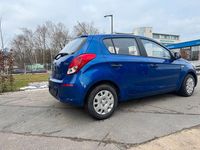 Gebraucht Hyundai i20 86 PS (63 kW) 2013 Blau Kleinwagen