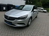 Gebraucht Opel Astra Selection 95 PS (69 kW) 2015 Argon silber/ice silver (m2) Kleinwagen