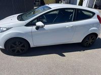 Gebraucht Ford Fiesta Ambiente 60 PS (44 kW) 2010 Weiß Limousine