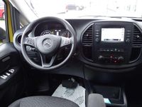 Gebraucht Mercedes Vito 163 PS (119 kW) 2022 Gelb Van