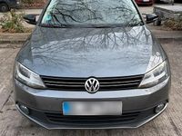 Gebraucht VW Jetta Comfortline 105 PS (77 kW) 2011 Grau Limousine