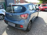 Gebraucht Hyundai i10 Trend 87 PS (63 kW) 2017 Grau Kleinwagen