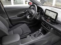 Gebraucht Hyundai i30 GO! 120 PS (88 kW) 2024 Rot (engine red) Limousine