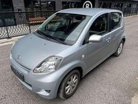 Gebraucht Daihatsu Sirion 91 PS (66 kW) 2010 Silber Kleinwagen
