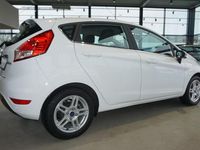 Gebraucht Ford Fiesta Titanium 105 PS (77 kW) 2013 Weiss Kleinwagen