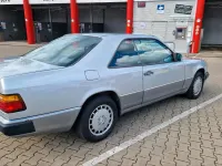 Gebraucht Mercedes 230 136 PS (100 kW) 1991 Silber Coupé