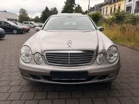 Gebraucht Mercedes E220 150 PS (110 kW) 2006 Gold Limousine
