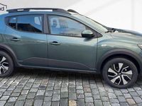 Neu Dacia Sandero Expression 91 PS (66 kW) 2025 Grün / zederngrün SUV