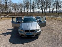 Gebraucht BMW 318 143 PS (105 kW) 2011 Grau Limousine