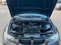 Gebraucht BMW 320 150 PS (110 kW) 2005 Grau Limousine