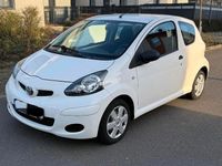 Gebraucht Toyota Aygo 68 PS (50 kW) 2009 Weiß Kleinwagen