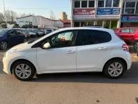 Gebraucht Peugeot 208 Active 82 PS (60 kW) 2014 Weiß Kleinwagen