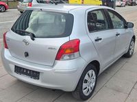 Gebraucht Toyota Yaris Basis 69 PS (50 kW) 2009 Silver mica metallic Kleinwagen