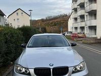 Gebraucht BMW 318 129 PS (94 kW) 2007 Grau Limousine