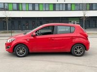 Gebraucht Hyundai i20 86 PS (63 kW) 2012 Rot Kleinwagen