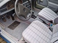 Gebraucht Mercedes 190 109 PS (80 kW) 1990 Blau Limousine