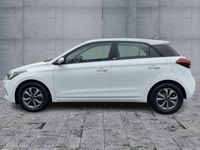 Gebraucht Hyundai i20 Trend 101 PS (74 kW) 2020 Weiß Kleinwagen