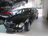 Gebraucht Mercedes E220 Classic 170 PS (125 kW) 2007 Blau Limousine
