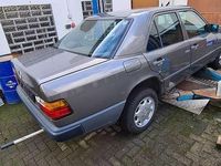 Gebraucht Mercedes E230 132 PS (97 kW) 1987 Limousine