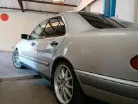 Gebraucht Mercedes E200 136 PS (100 kW) 1996 Silber Limousine
