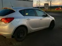 Gebraucht Opel Astra 95 PS (69 kW) 2011 Silber Limousine