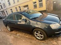 Gebraucht VW Jetta 105 PS (77 kW) 2006 Blau Limousine