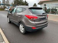 Gebraucht Hyundai ix35 Premium 163 PS (119 kW) 2011 Braun SUV