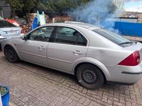 Gebraucht Ford Mondeo 115 PS (84 kW) 2001 Silber Limousine