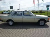 Gebraucht Mercedes E230 136 PS (100 kW) 1982 Grünmetallic Limousine