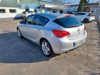 Gebraucht Opel Astra 140 PS (102 kW) 2011 Silber Kleinwagen